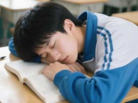 警惕青少年过度学习的隐性危害